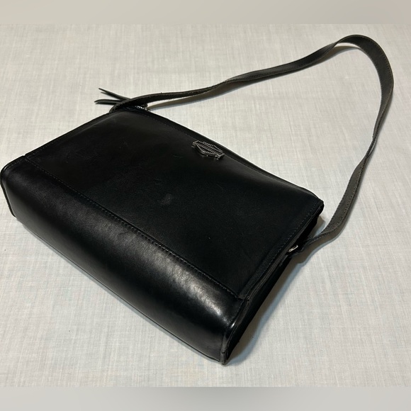Harley Davidson Elegant Black Leather Shoulder Bag - Picture 2 of 15
